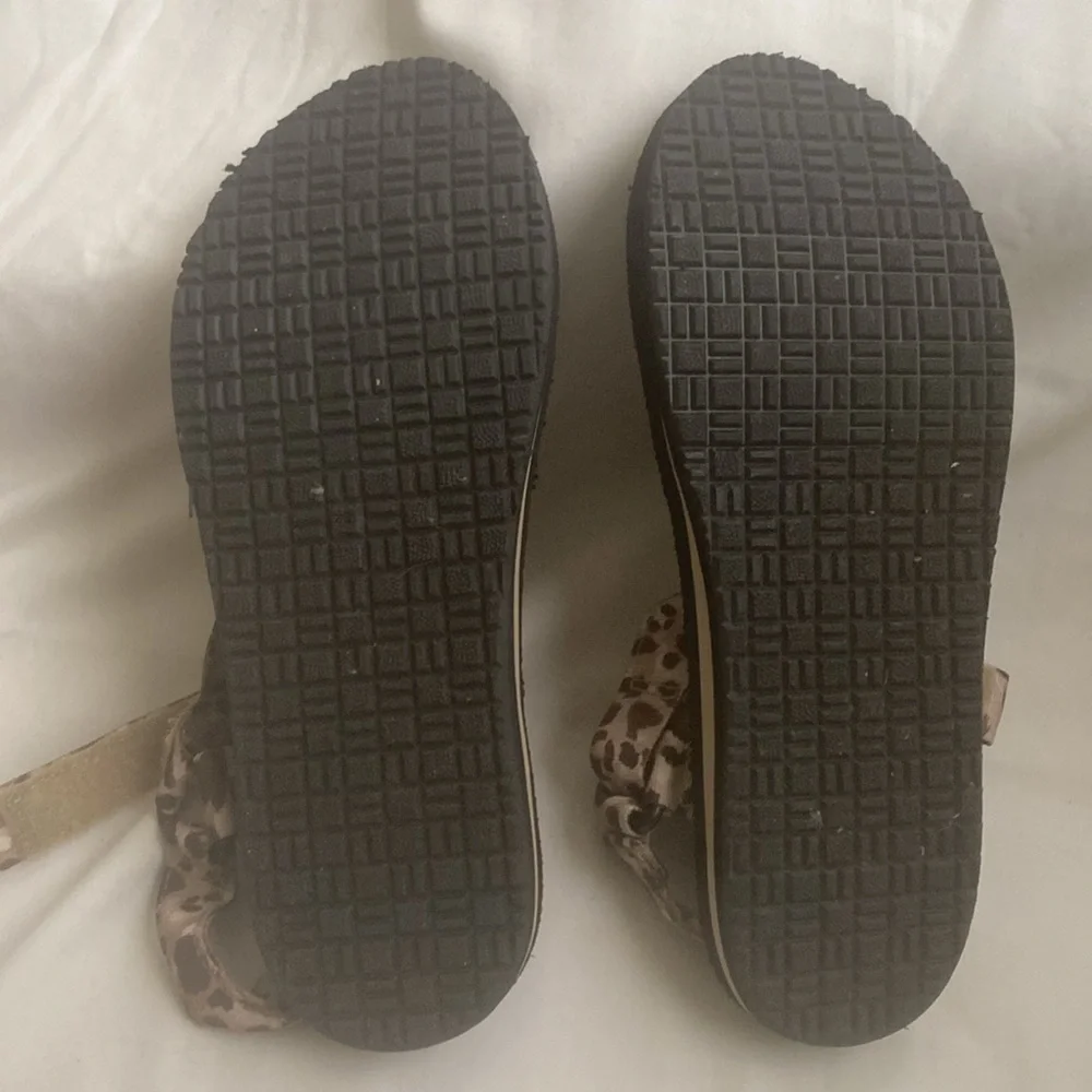 Leopard Print Women's Sandals - SIZE 8 - BRAND NEW - NEVER WORN - NWT - Picture 2 of 3